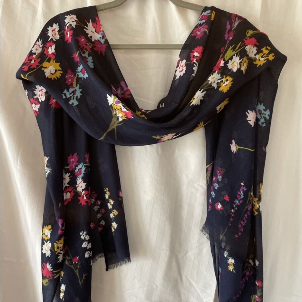 NWT Vera Bradley soft fringe scarf Midnight Wildflowers NEW